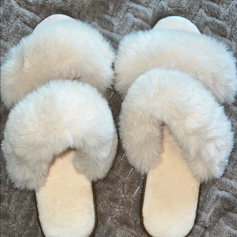 LOFT Plush Cream Fur Slippers